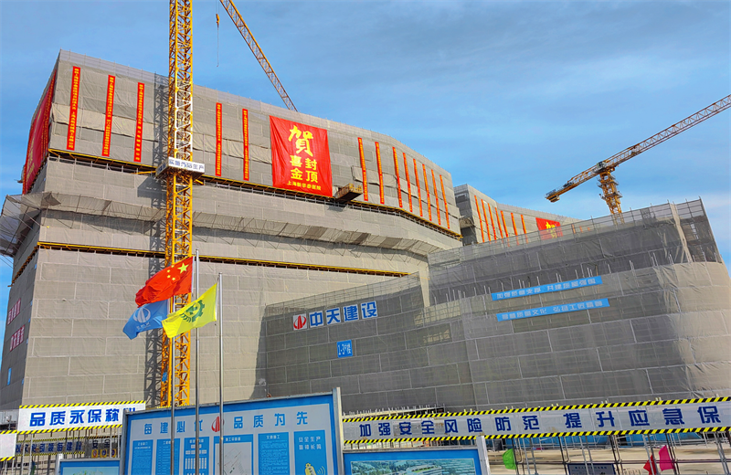 2024年10月30日，人生就是博三建上海新华泰医院项目主体封顶。